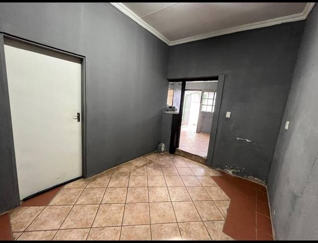 10 BEDROOM HOUSE FOR SALE IN KENSINGTON